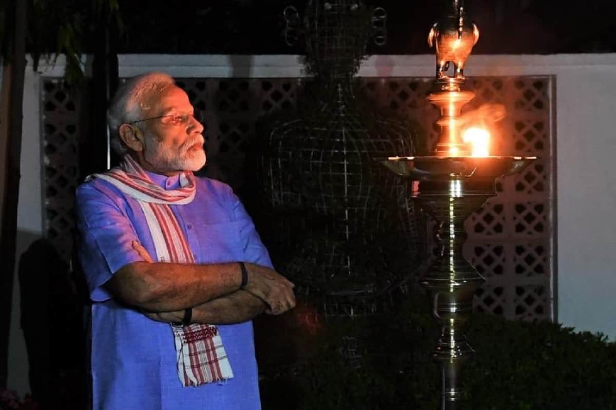 Pm Narendra Modi Diya Jalao Call Supported By Various leader across india, see images