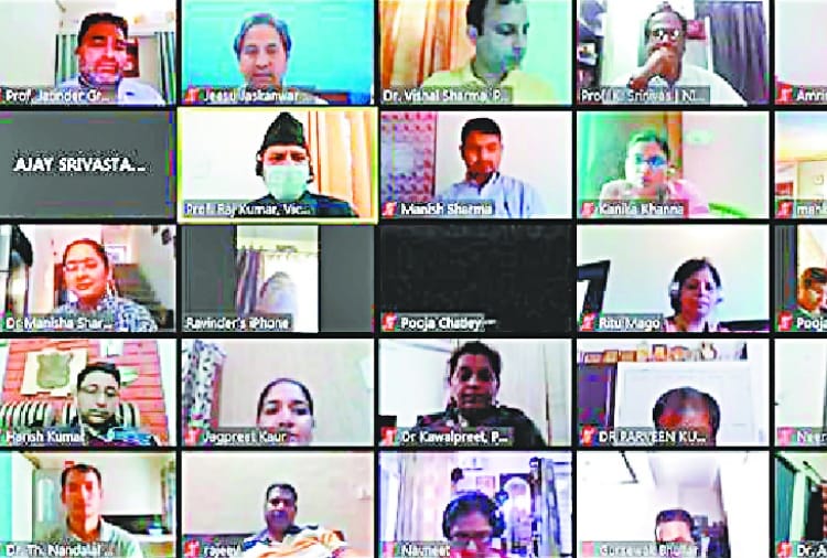 Training courses started for online studies at PU, teachers from 14 universities joined