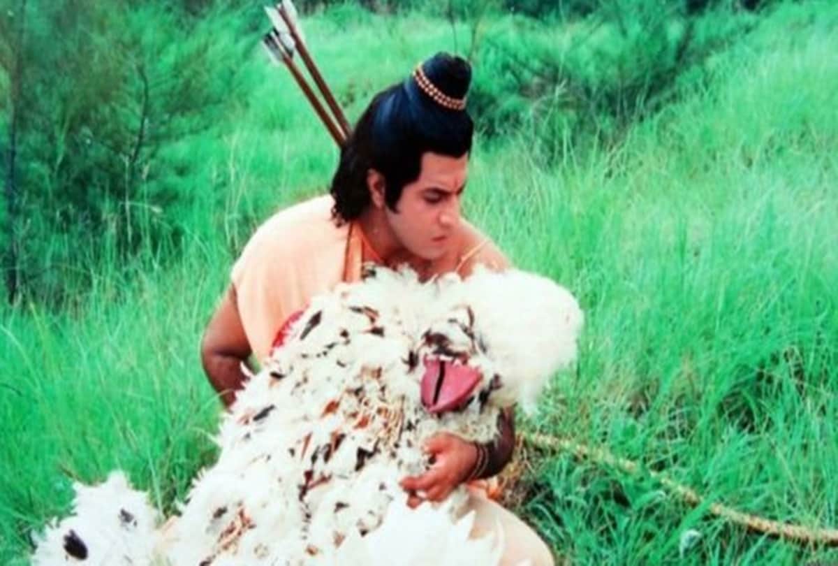 social media user complaint over ramayan telecast doordarshan ceo shashi shekhar answered coronavirus lockdown