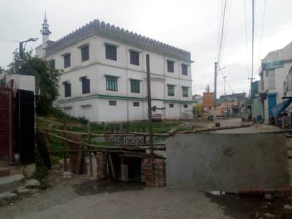 one more azad colony sealed by dehradun district administration due to four corona case between 24 hours.