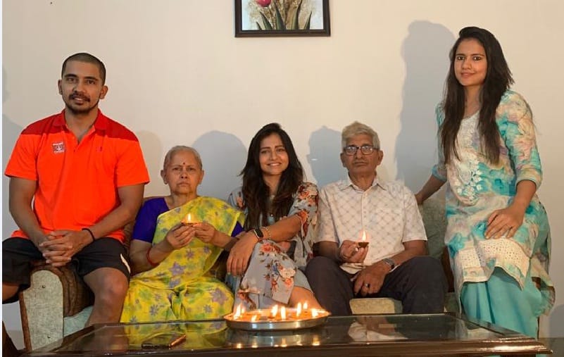 Fight against corona lamps lit from varanasi to Korea