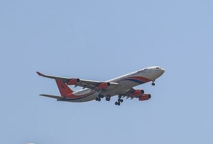Flight tickets: होली पर आसमान छूते हवाई टिकट के दाम, 20-27 हजार पहुंची कीमत हवाई यात्रा