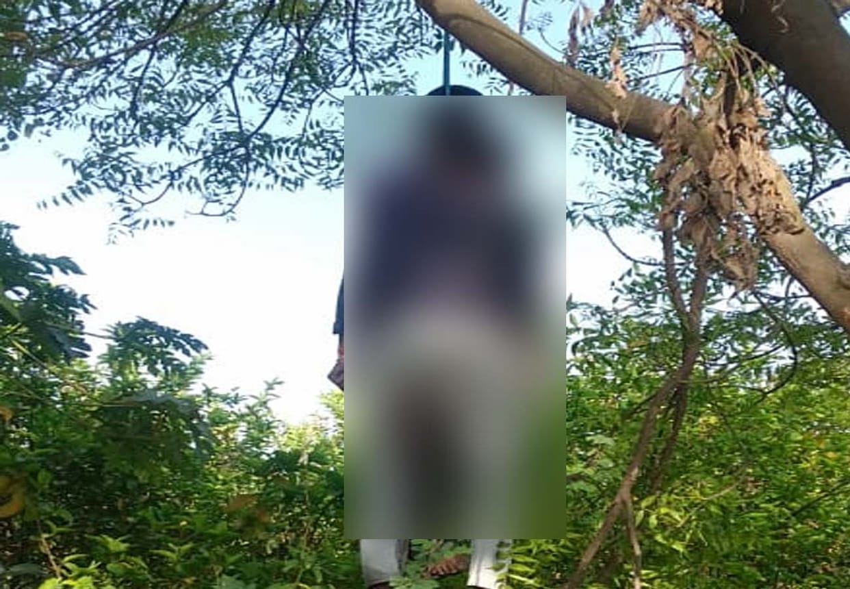 couple's body found hanging in fatehpur