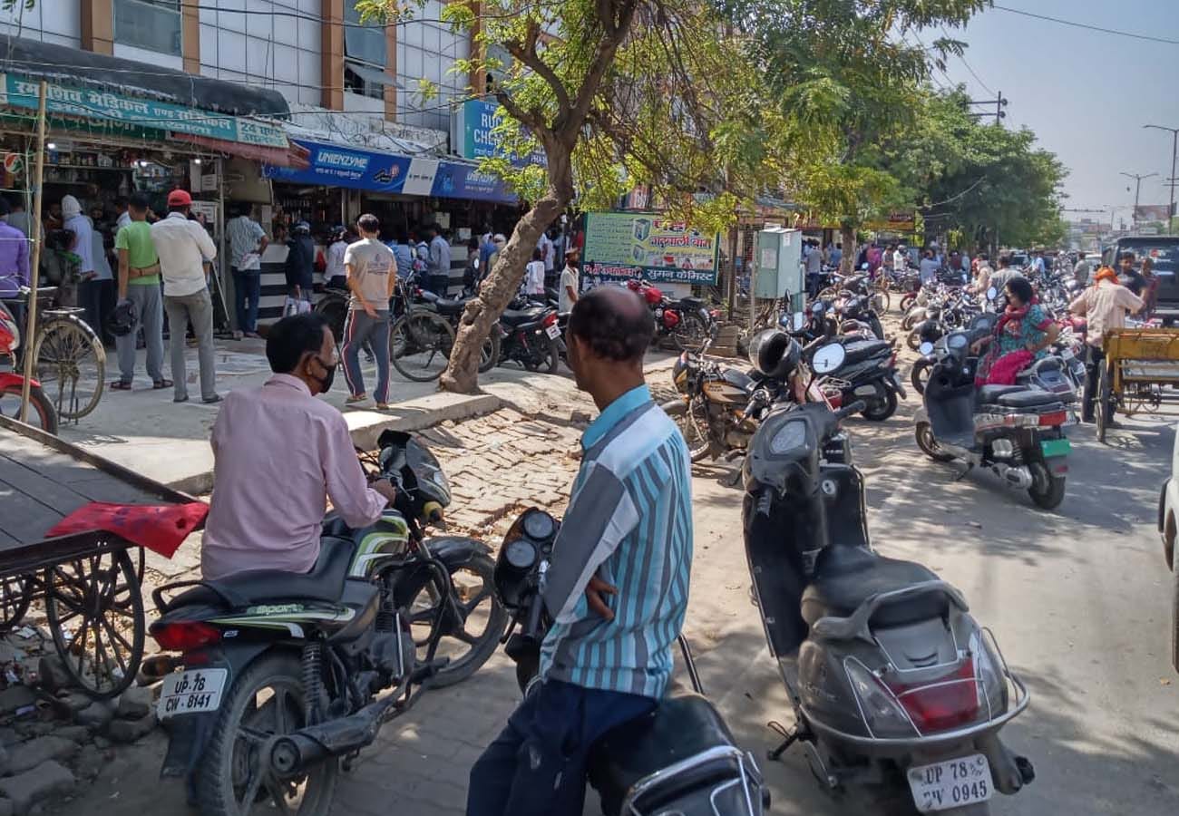 lockdown news; Vehicles run on the roads even after the ban