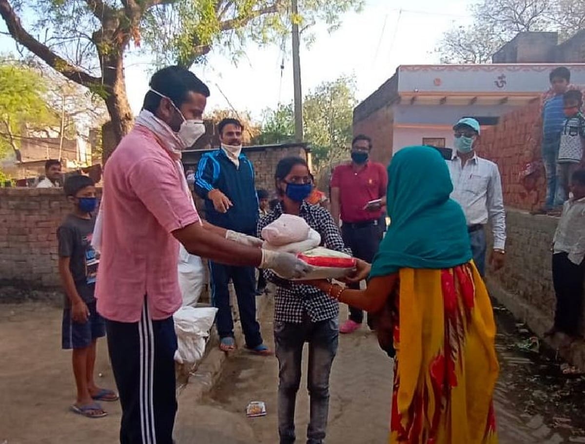 Youth becoming seekers of Annapurna in varanasi, group reaching home with kitchen kit
