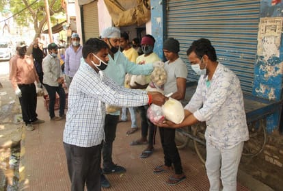 Youth becoming seekers of Annapurna in varanasi, group reaching home with kitchen kit