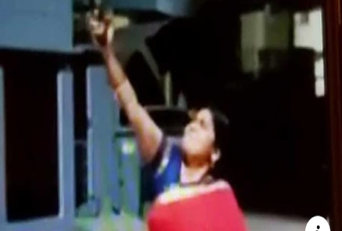 Case filed against BJP district chief Manju Tiwari for celebratory firing in Balrampur.
