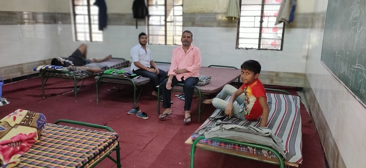 Coronavirus: Social distancing rules are not following in one of the delhi quarantine centres