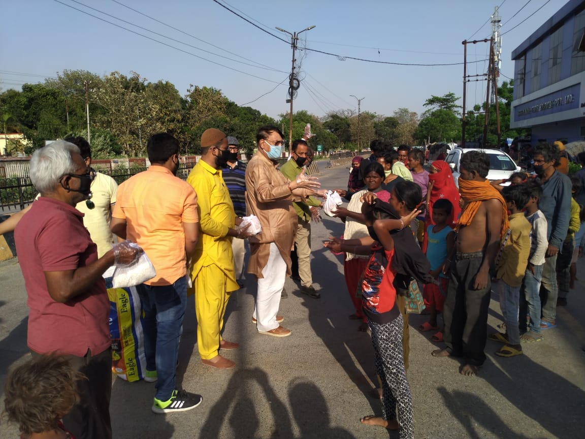 Gorakhpur DM order to stop sharing of food by private institutions