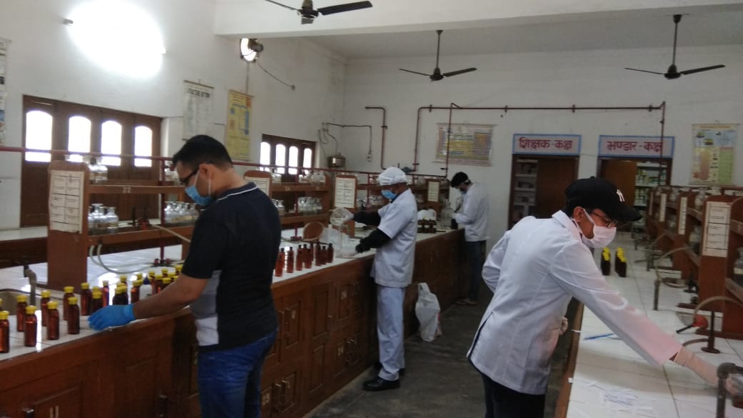 Corona warriors doing hard work CM Yogi Adityanath college  during lockdown in gorakhpur