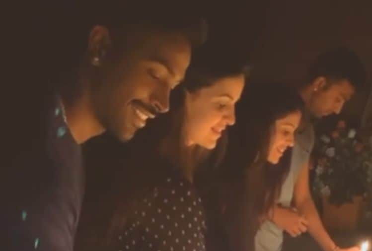 Hardik Pandya and Natasa Stankovic lighting candles during 9pm 9minutes
