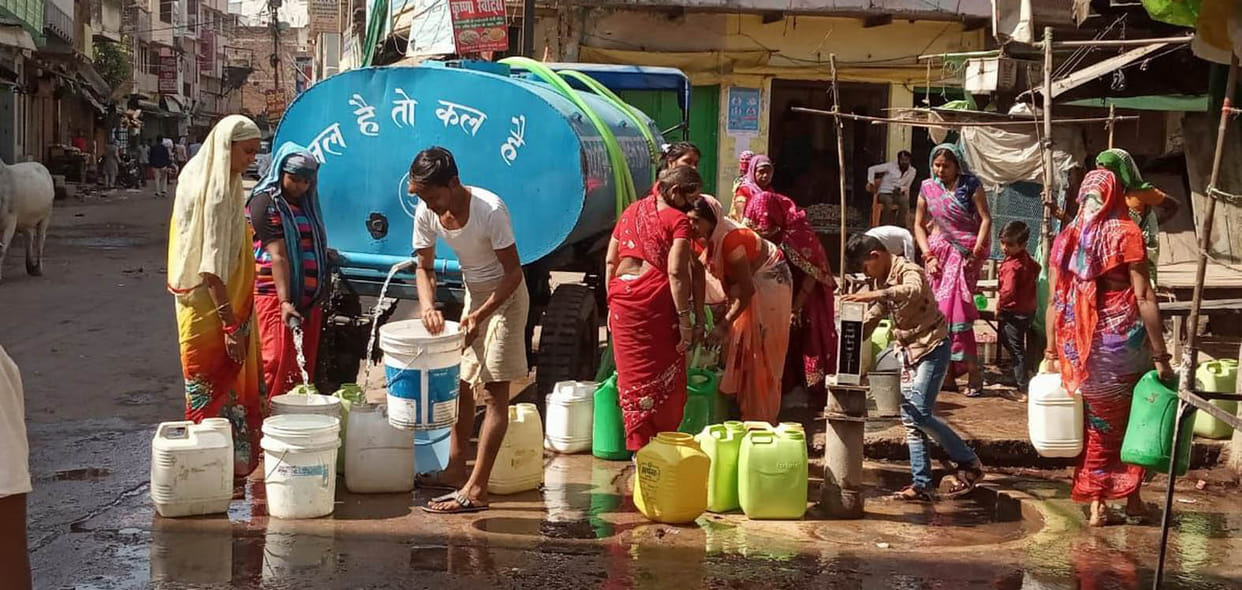 People broken on water tanker by breaking lockdown
