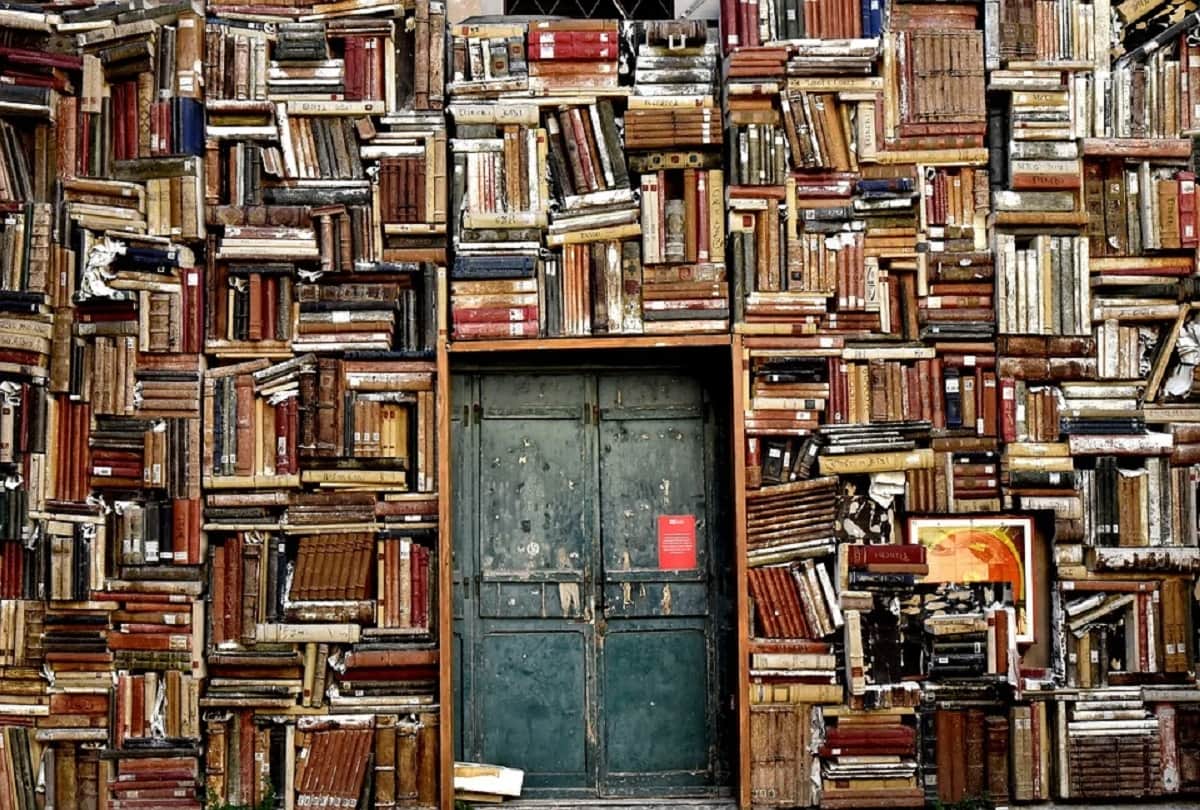 Largest Libraries In The World are home to millions of books and  other items