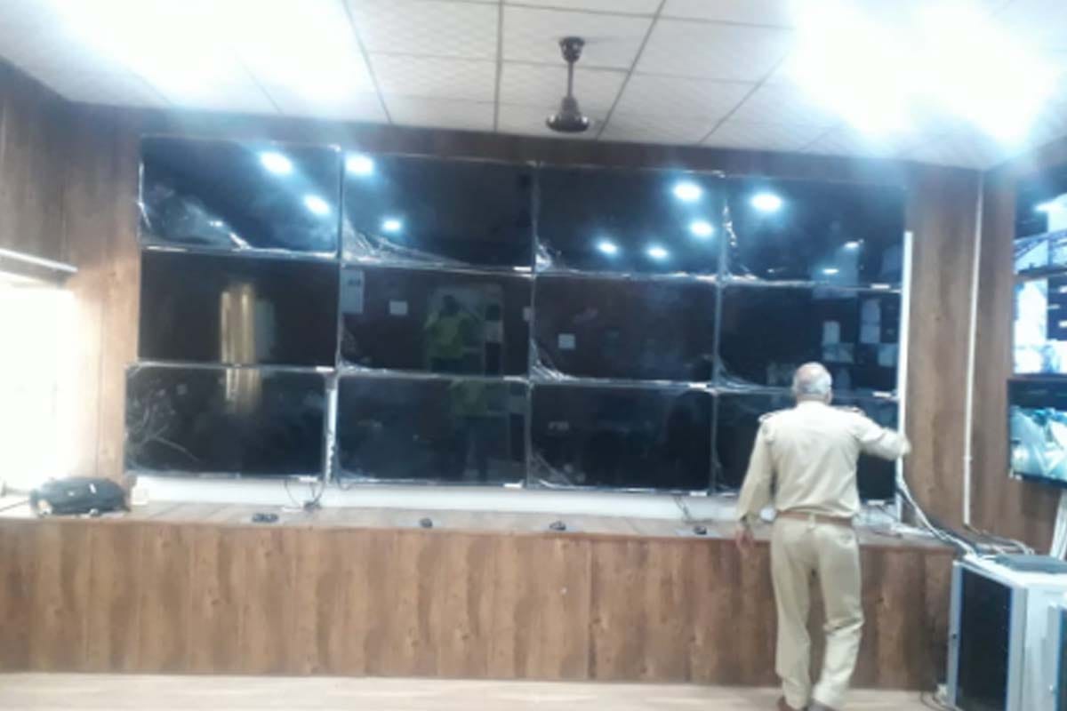 Lockdown update UP news in Hindi:Police monitoring Jamati by CCTV cemera in meerut