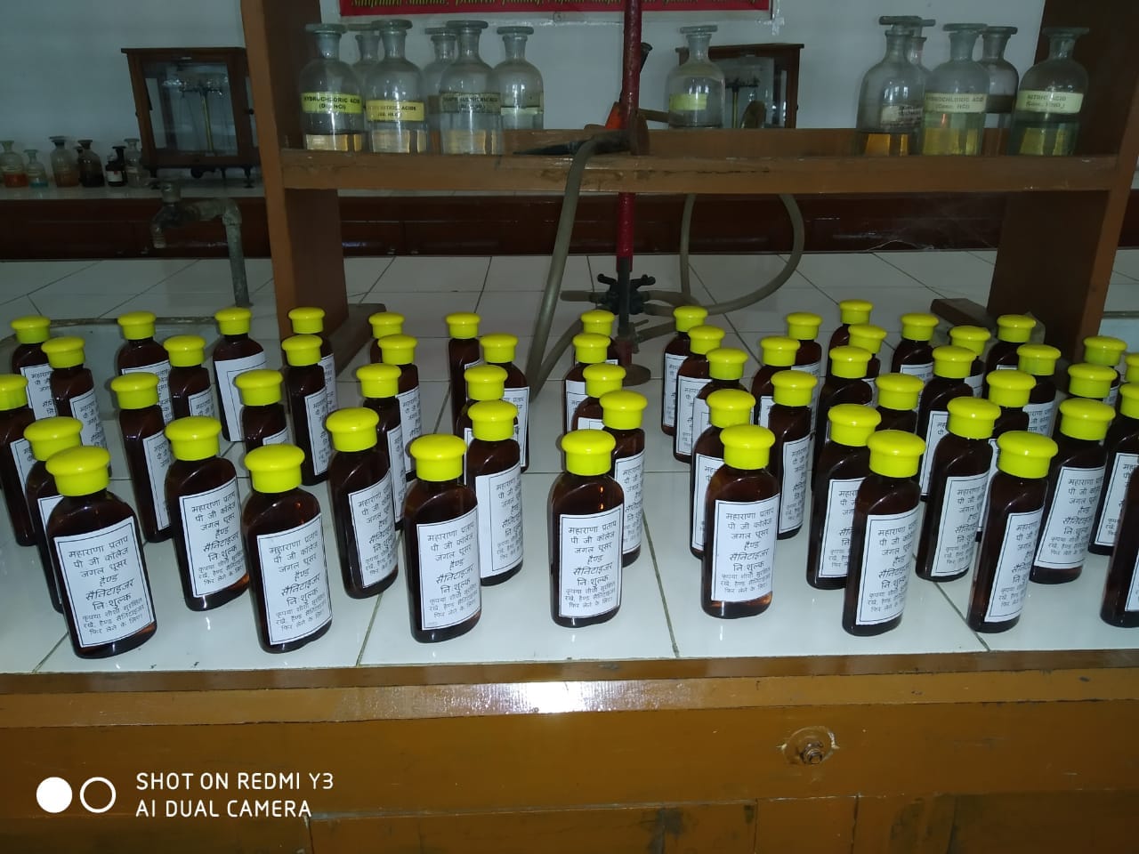 Gorakhpur UP (Uttar Pradesh) Coronavirus News in Hindi: CM Yogi Adityanath College make sanitizer for villagers