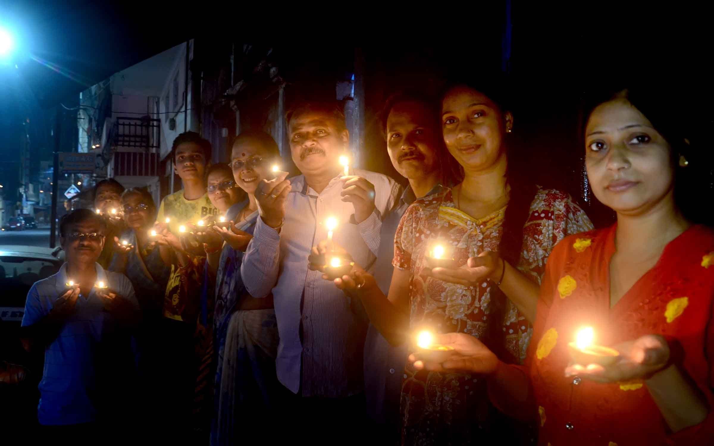On the call of PM, there was light for nine minutes from monasteries and temples to homes, Money Diwali in Prayagraj