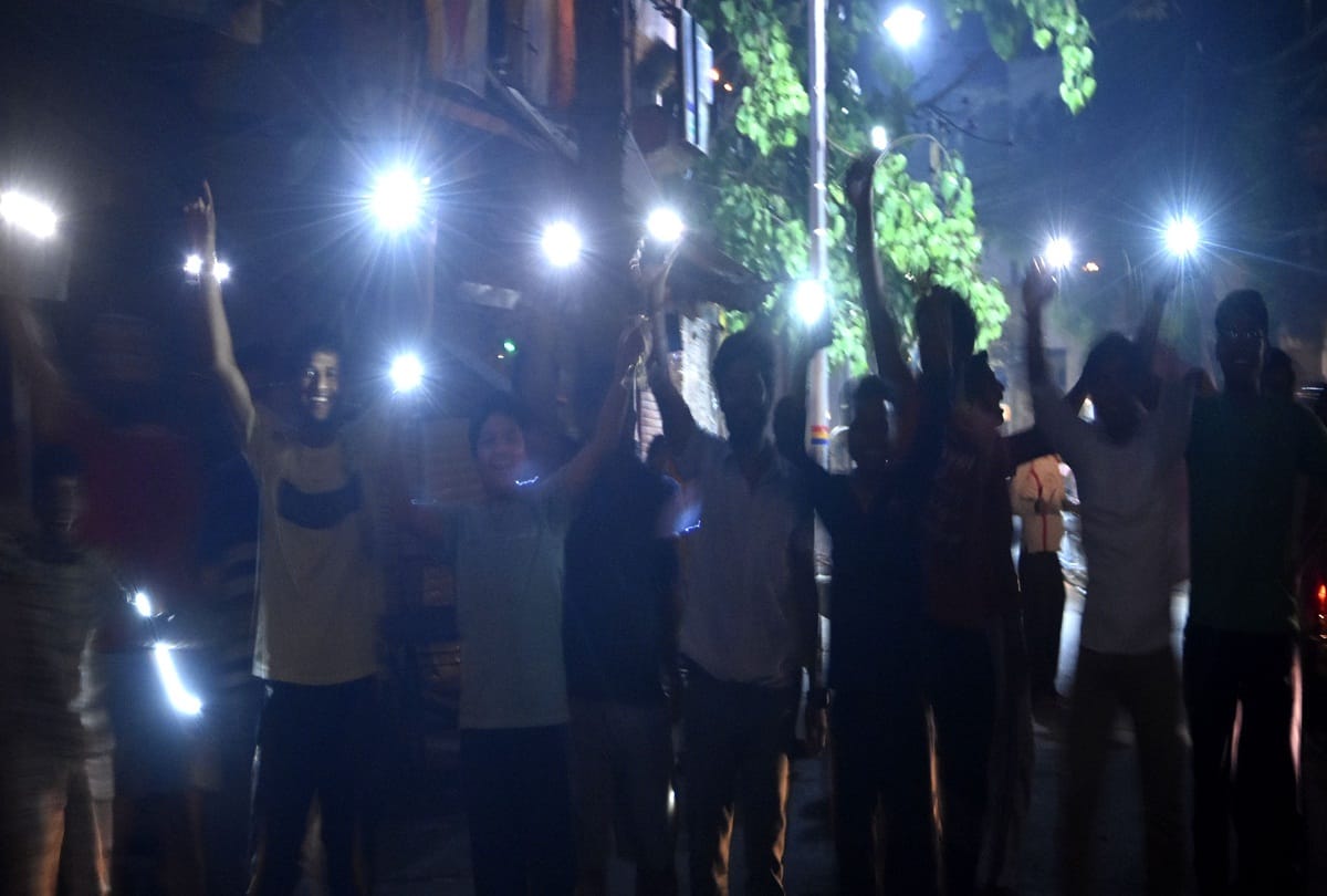 On the call of PM, there was light for nine minutes from monasteries and temples to homes, Money Diwali in Prayagraj