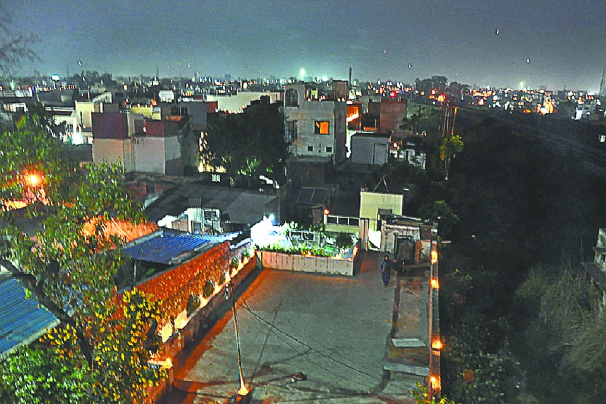 Corona, Peoples of Light Diya On PM Narendra Modi Appeal Against Corona Virus for Nine Minutes in Saharanpur
