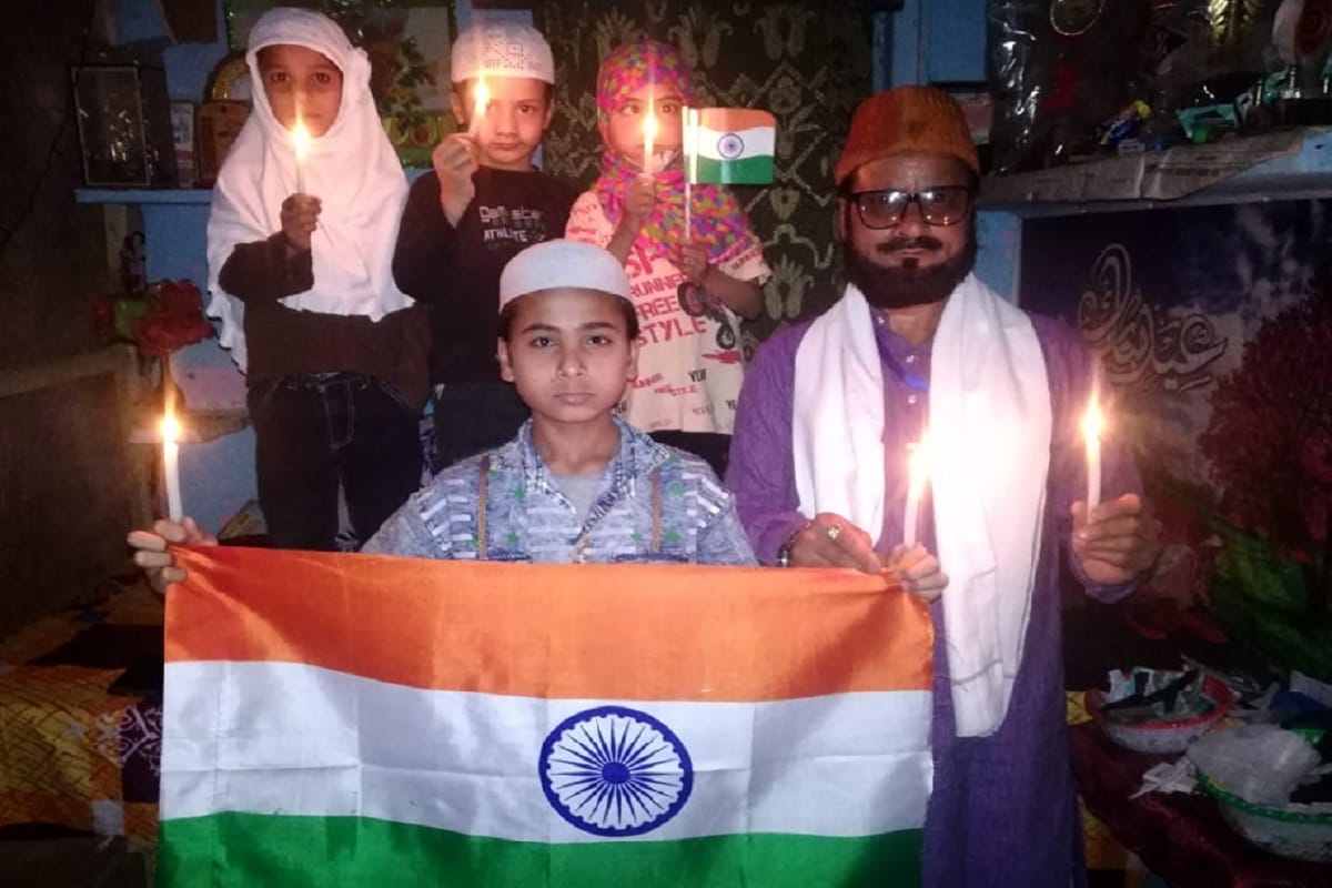 Corona, Peoples of Light Diya On PM Narendra Modi Appeal Against Corona Virus for Nine Minutes in Saharanpur