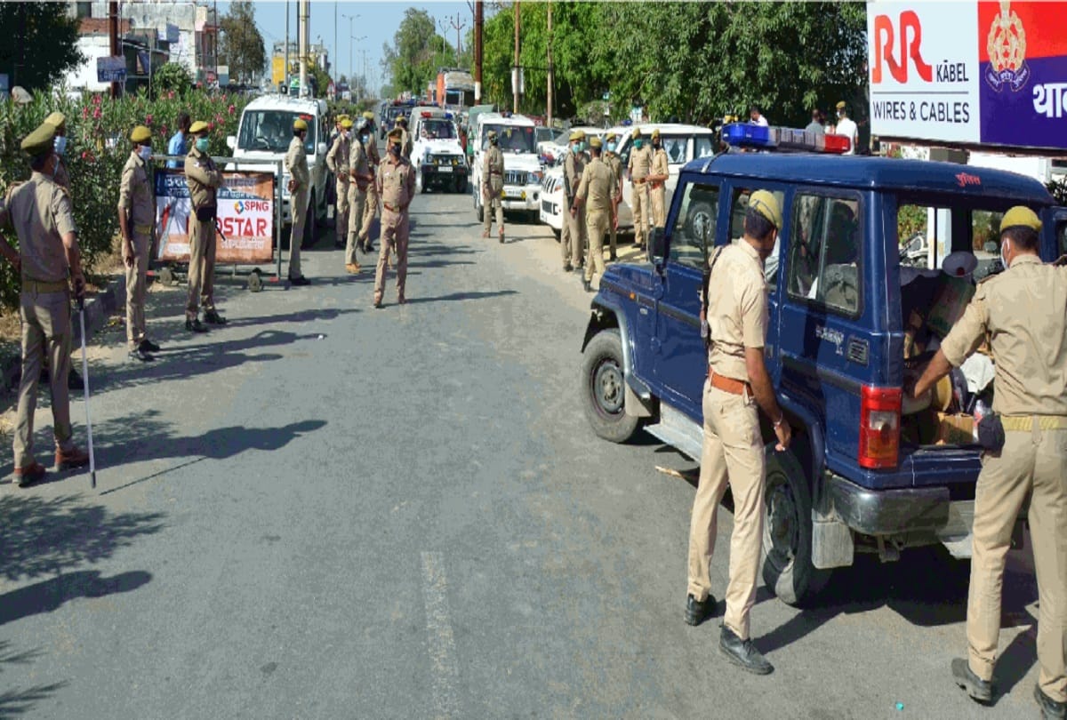 Police beat up man for breaking lockdown in bareilly then villagers attack on them