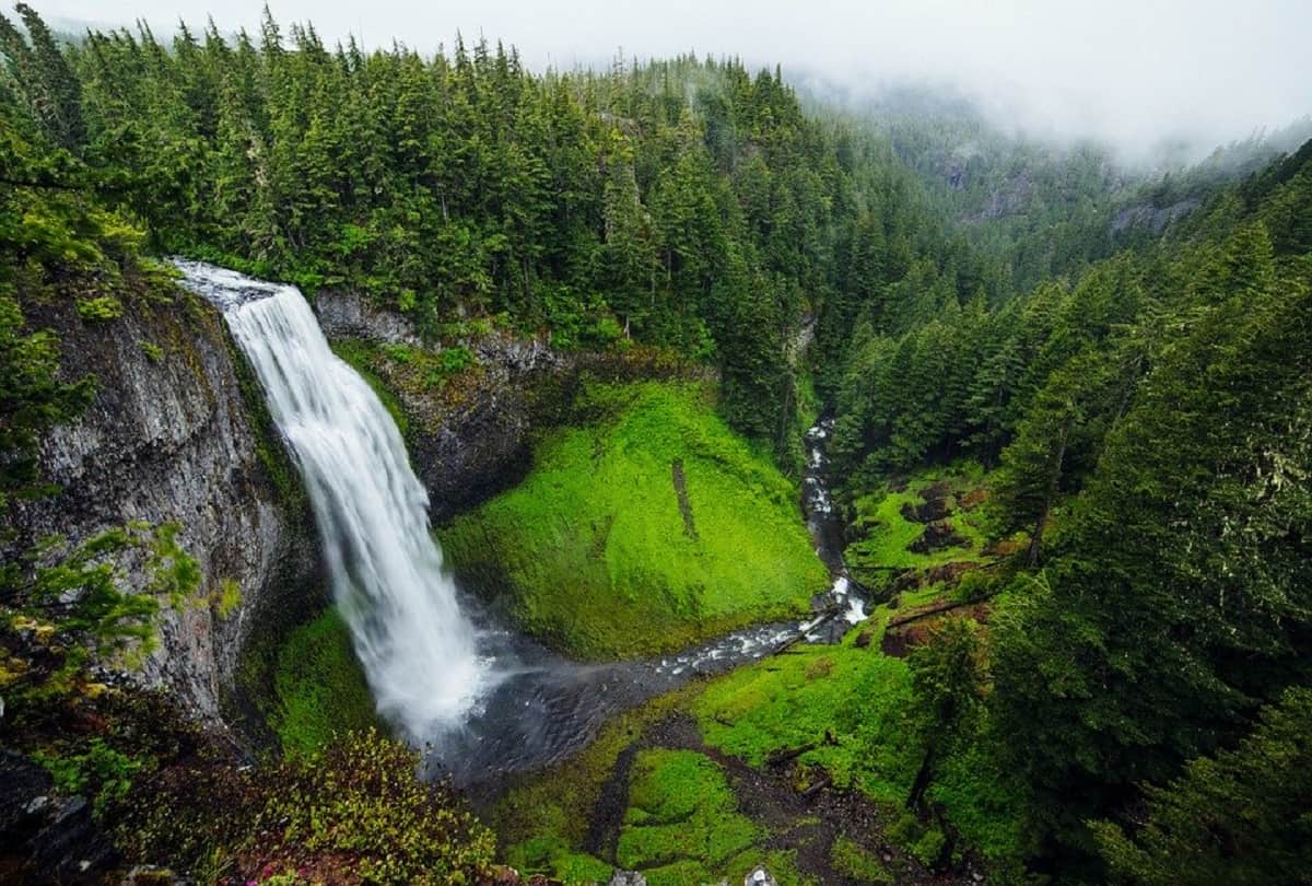 Mysterious place Shangri La valley where people are almost immortal