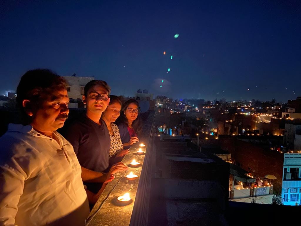 Fight against corona lamps lit from varanasi to Korea