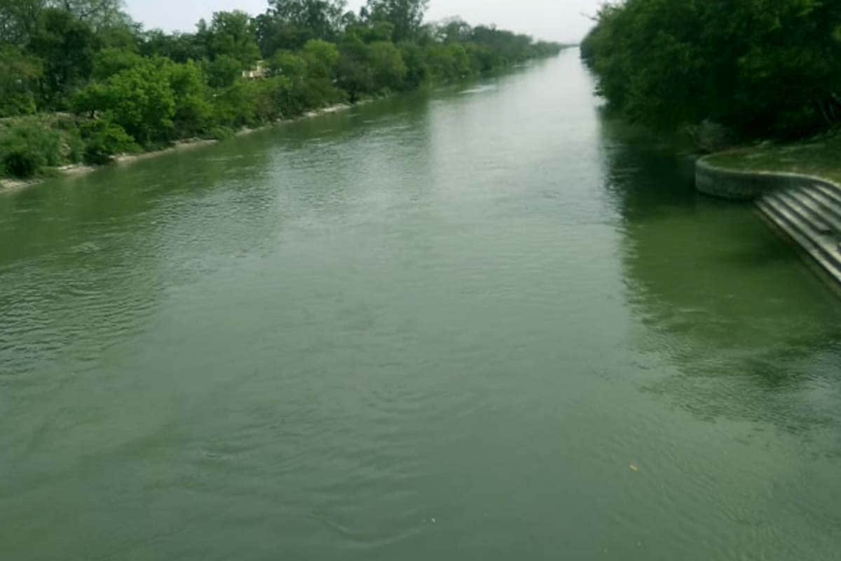 Weather update news: pollution level reduced after  vehicles not running on roads amid Lockdown