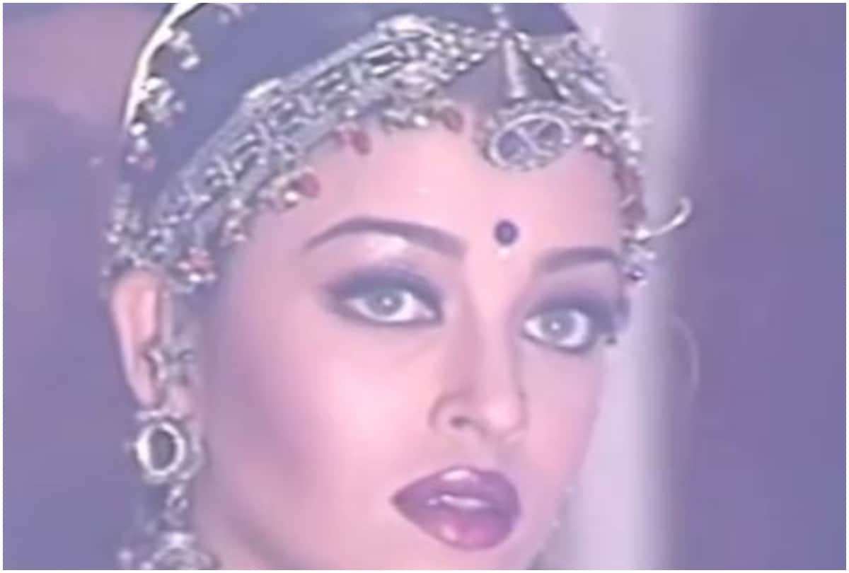 Aishwarya Rai Bachchan 18 years ago video viral when she reached award function with fracture