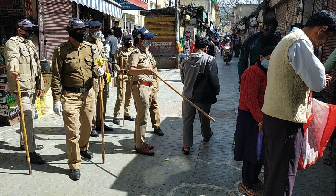 Crowds gathered for shopping in ration, vegetable and medicine shops