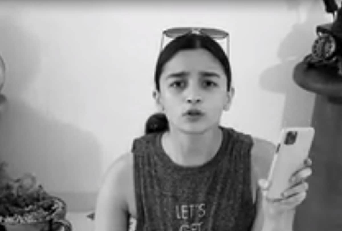 8 years old Alia Bhatt joined with parents a television show