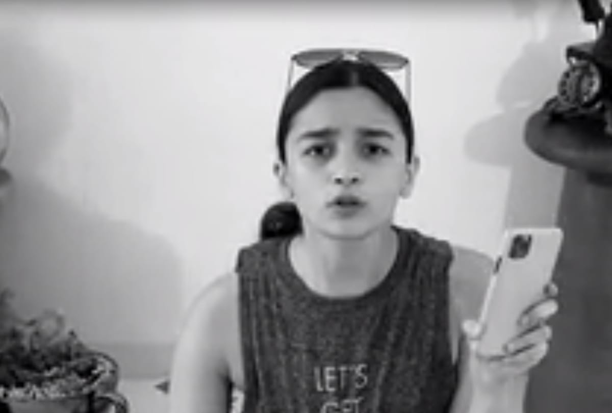 8 years old Alia Bhatt joined with parents a television show