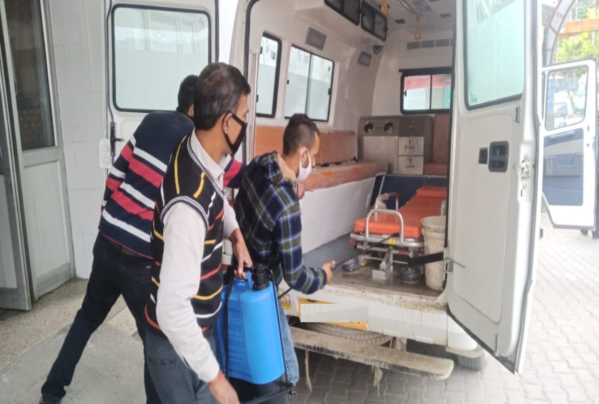coronavirus: four positive sent Tanda from ambulance, nine panchayats of Teesa sealed