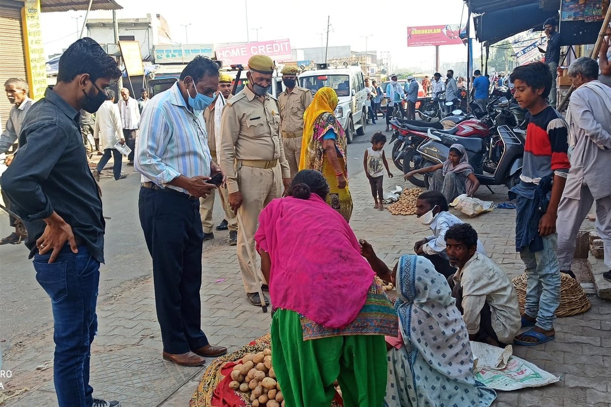 fruit and vegetable retailrs run away while police came