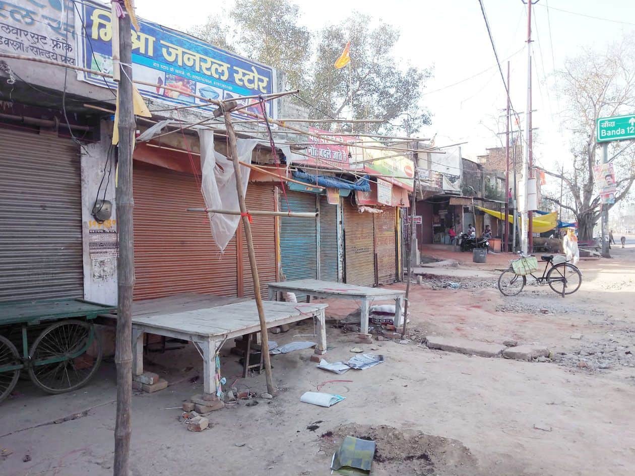 घाटमपुर कस्बे के कानपुर-सागर राजमार्ग पर पसरा सन्नाटा।