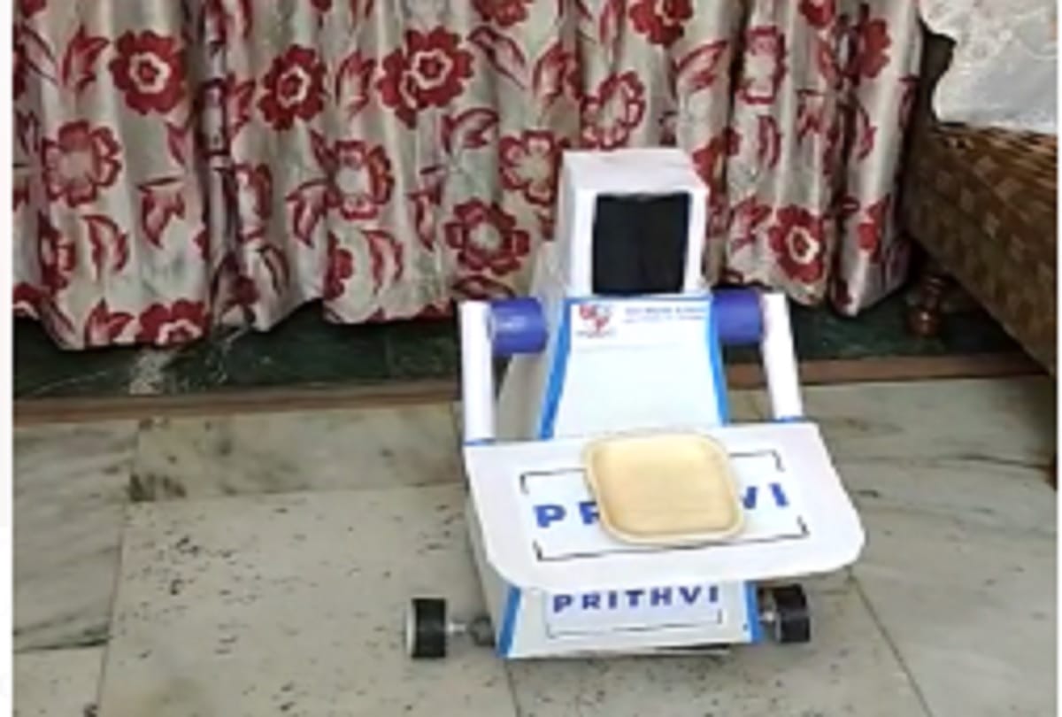 Delhi students make robot to protect health workers from corona virus
