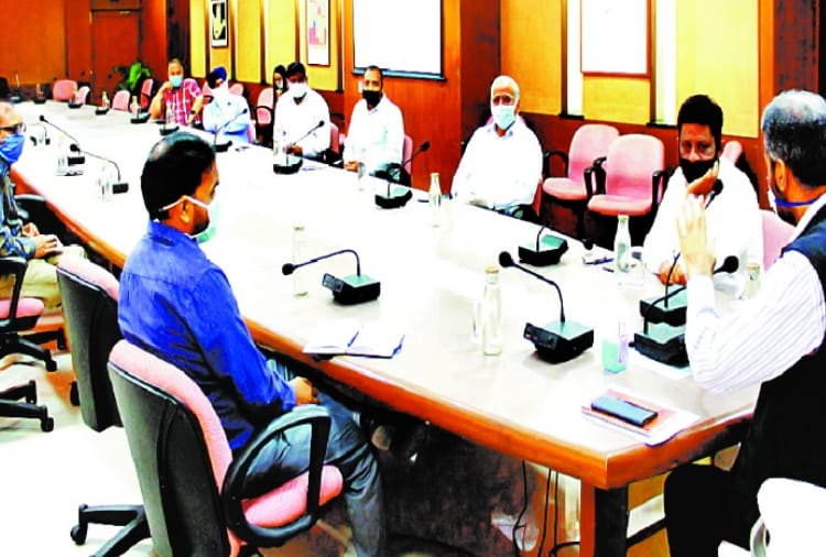 Coronavirus in Chandigarh News in Hindi: More than 1400 people home quarantine in Chandigarh
