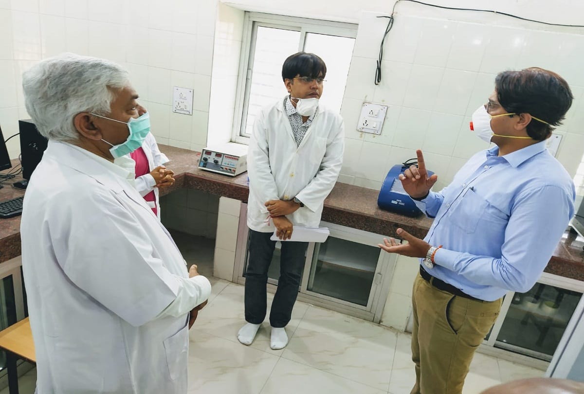 Corona lab in prayagraj, dm inaugrat