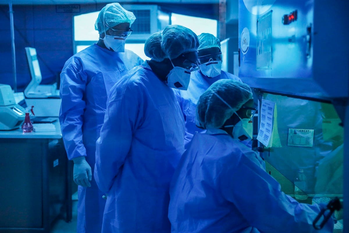Why Doctors in OT wear Green and Blue Cloths? Operation Theater Dress of Doctors was changed in 1914, Reasons behind white to green and blue gowns