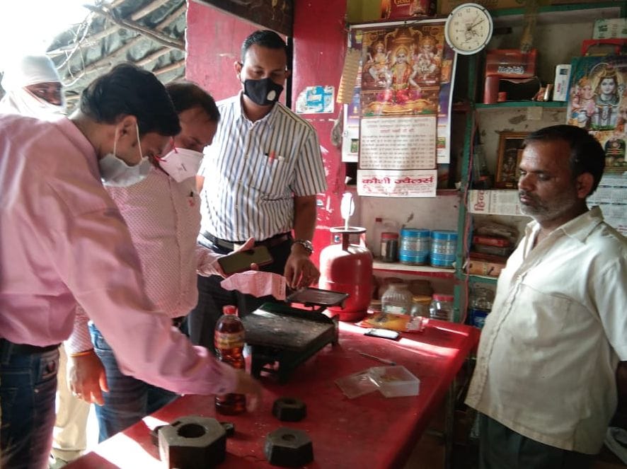 sdm reach as consumer and caught  shopkeeper