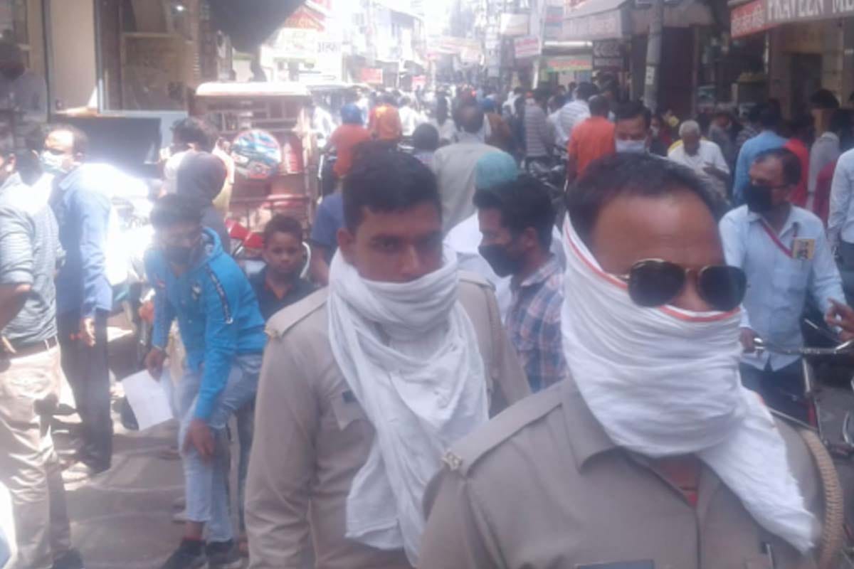 Lockdown update of Day fourteen in west UP: No Social Distancing amid Lockdown, heavy crowd