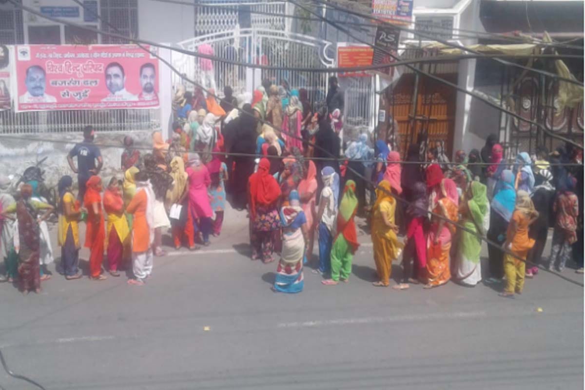 Lockdown update of Day fourteen in west UP: No Social Distancing amid Lockdown, heavy crowd