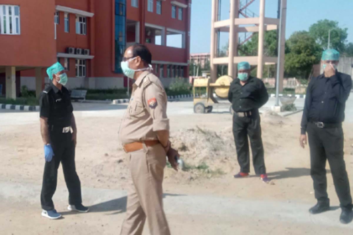 corona suspected did in isolation ward of Meerut Medical, awaiting test report