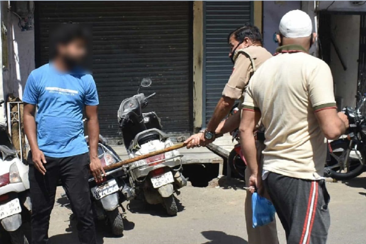Corona, Police has beaten up of youth for broke lockdown rule in Meerut