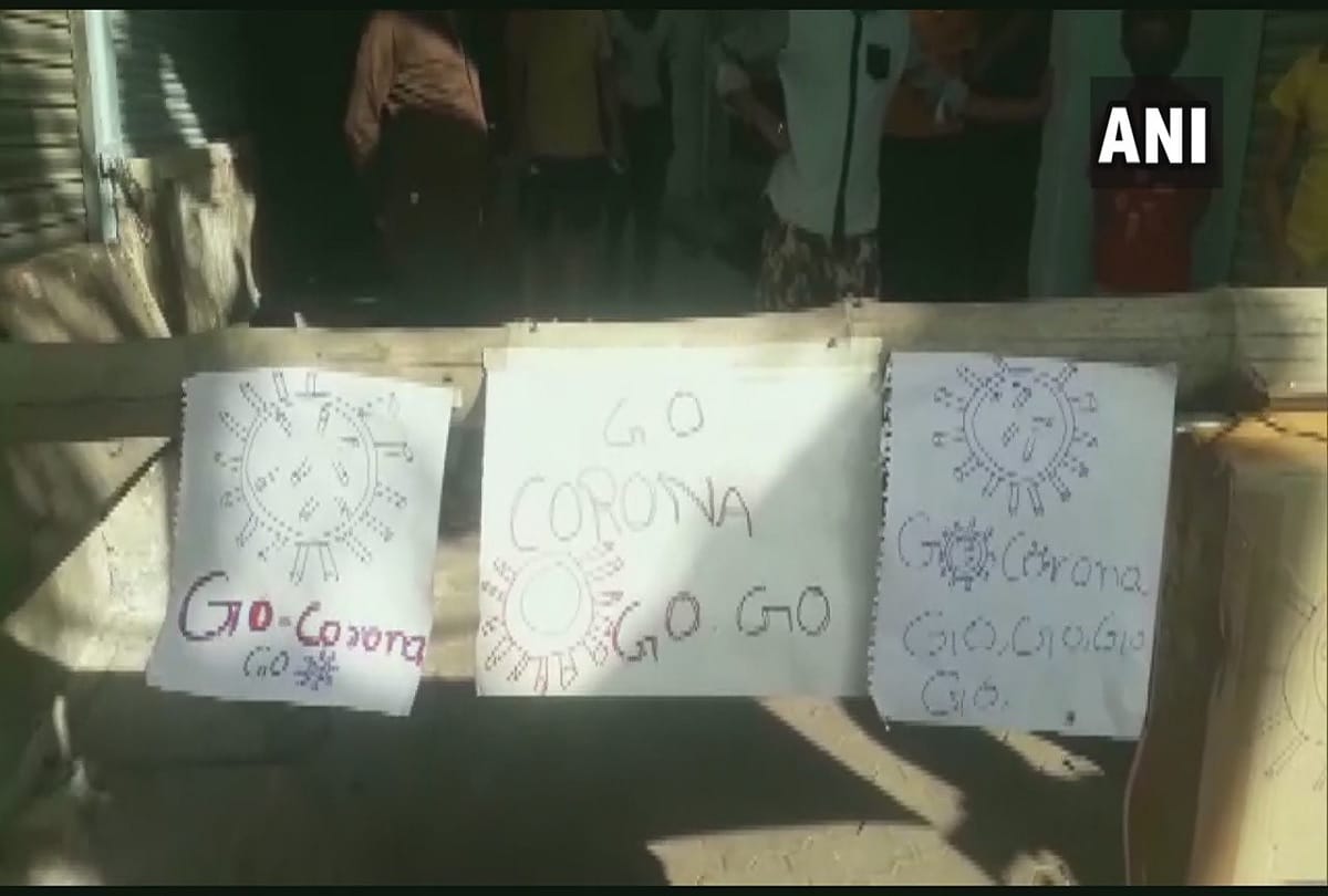 locals blocked the entry of outsiders into their locality due to corona virus threat
