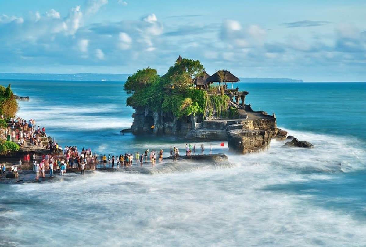 Tanah Lot Temple in Indonesia venomous sea snakes are believed to guard the temple