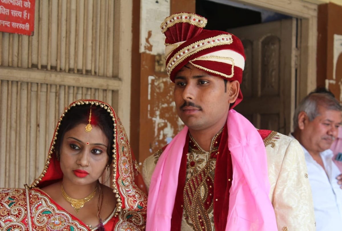 Young man and woman get married wearing a mask in aligarh