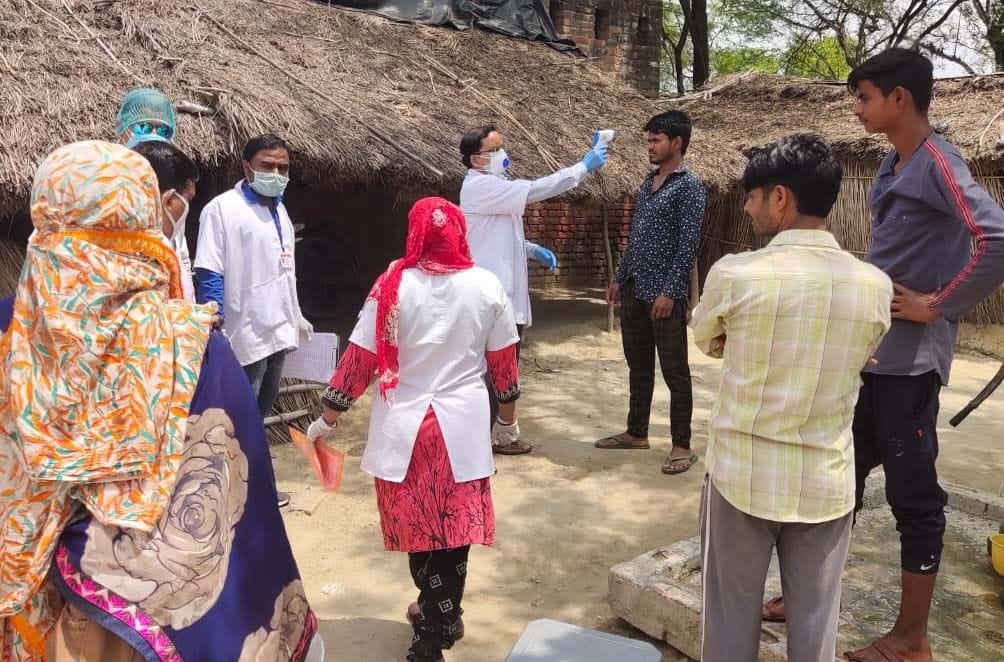 aasha bahu will give the paracetamol  tablet home to home