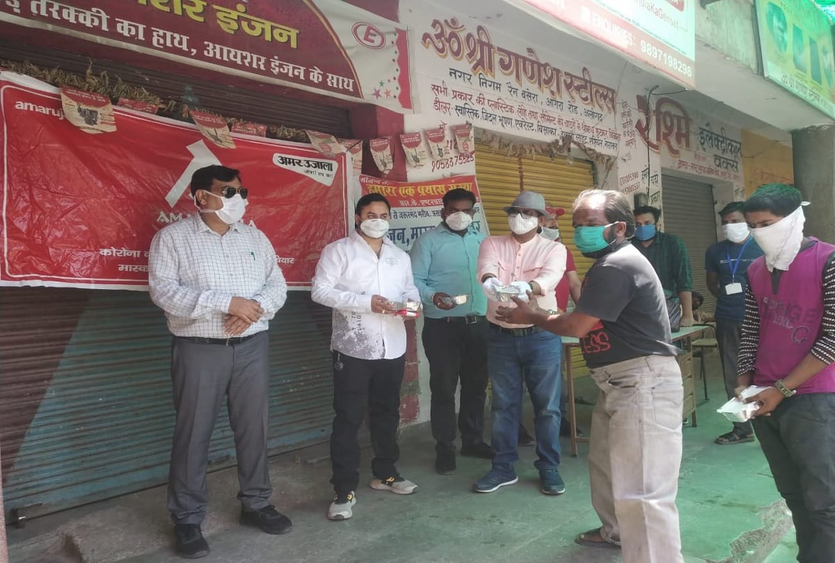 Amar ujala foundation helps out the needy people during lockdown due to corona virus