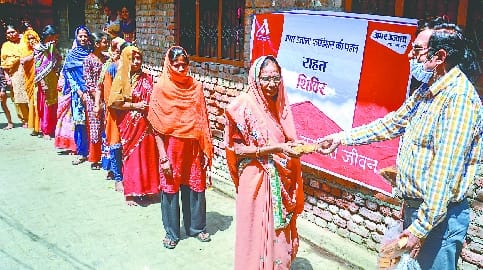 Distribution of food items to the needy in Pragati Nagar