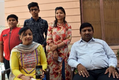Corona Virus Son And Daughter In Abroad Family Worried